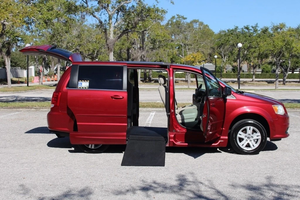 2011 Dodge Caravan - Image 5 of 21