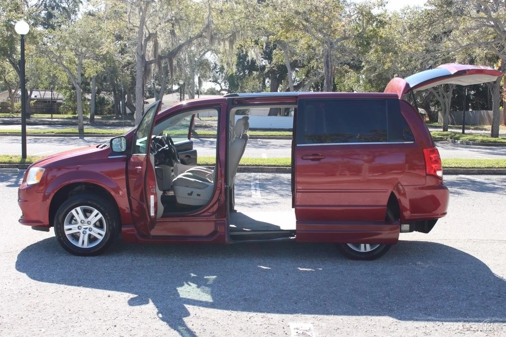 2011 Dodge Caravan - Image 4 of 21