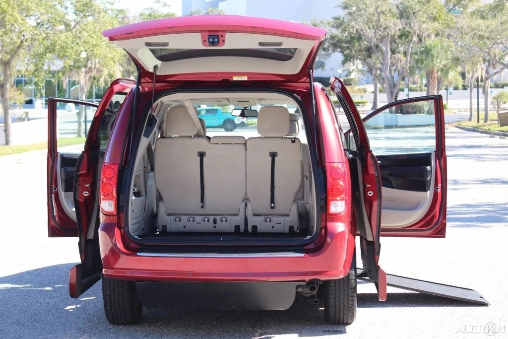 2011 Dodge Caravan - Image 6 of 21