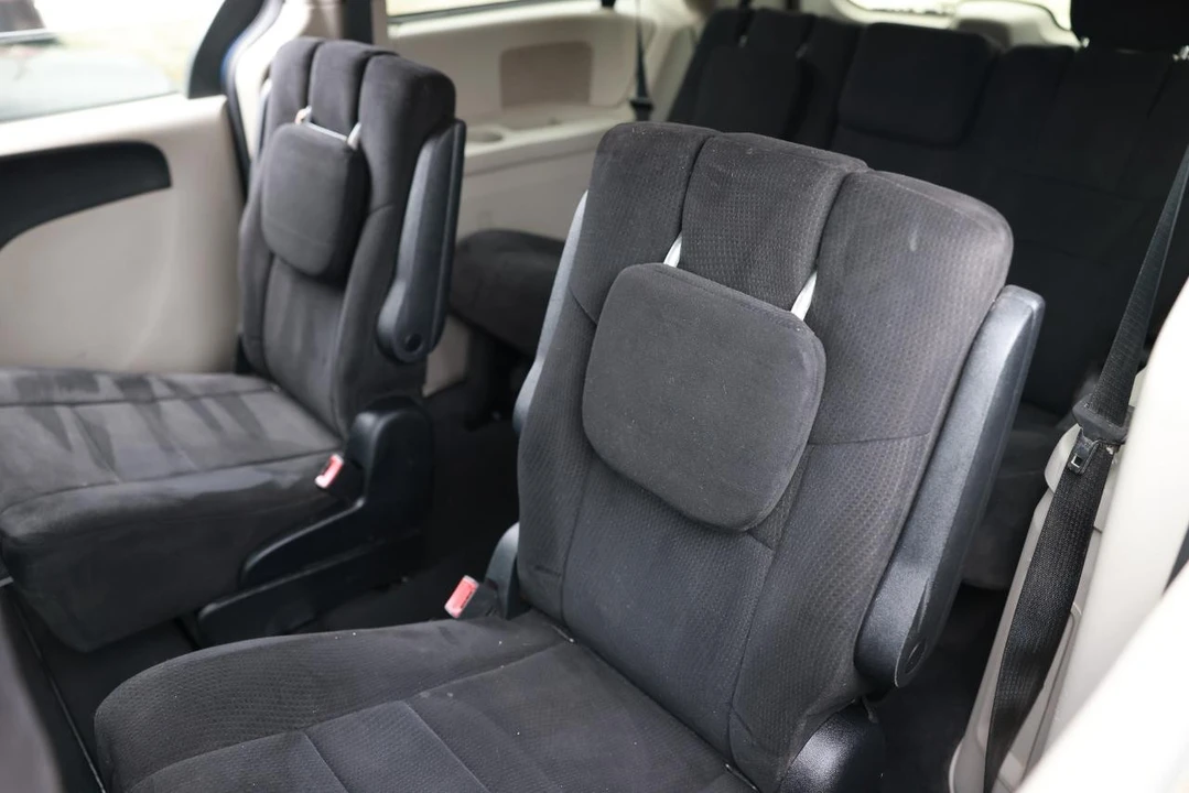 2011 Dodge Caravan - Image 8 of 21