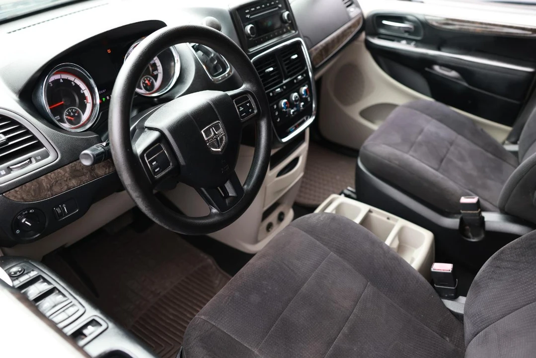 2011 Dodge Caravan - Image 4 of 21