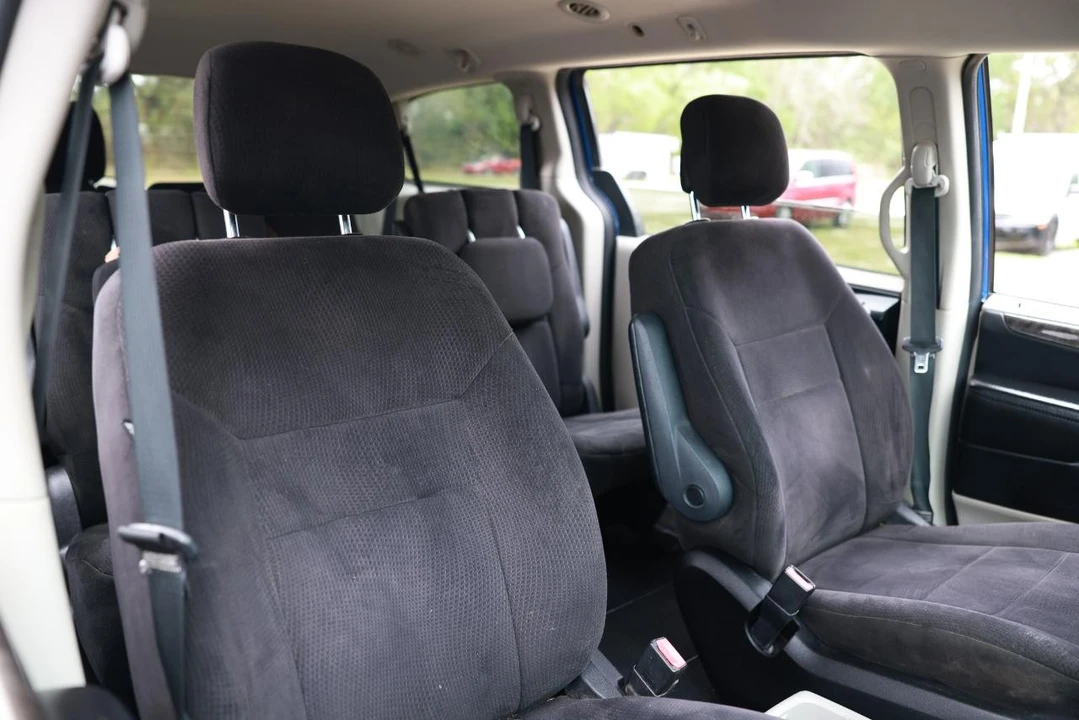 2011 Dodge Caravan - Image 16 of 21