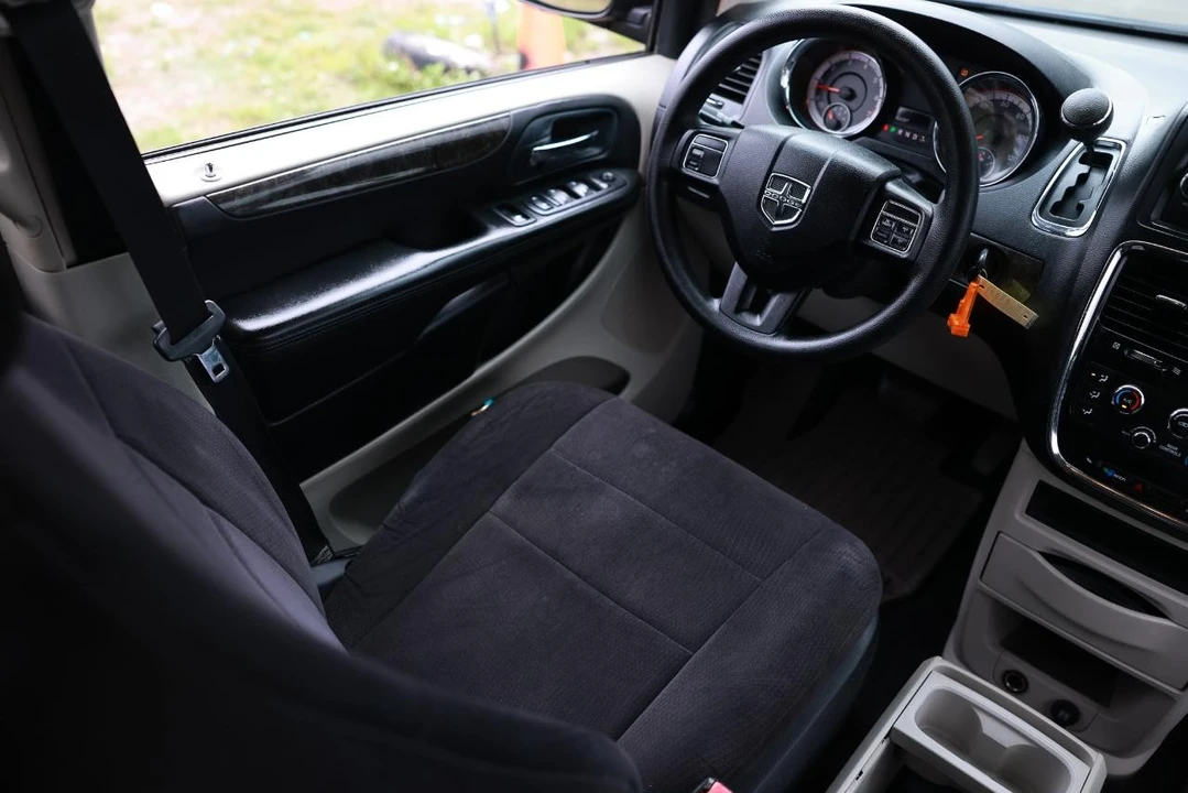 2011 Dodge Caravan - Image 20 of 21