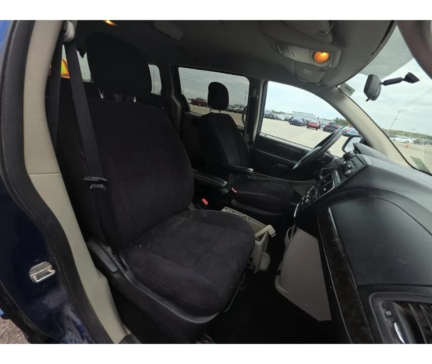 2011 Dodge Caravan - Image 10 of 12