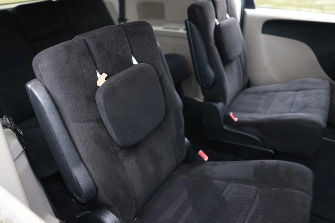 2011 Dodge Caravan - Image 14 of 21