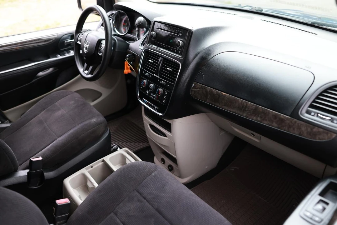 2011 Dodge Caravan - Image 18 of 21