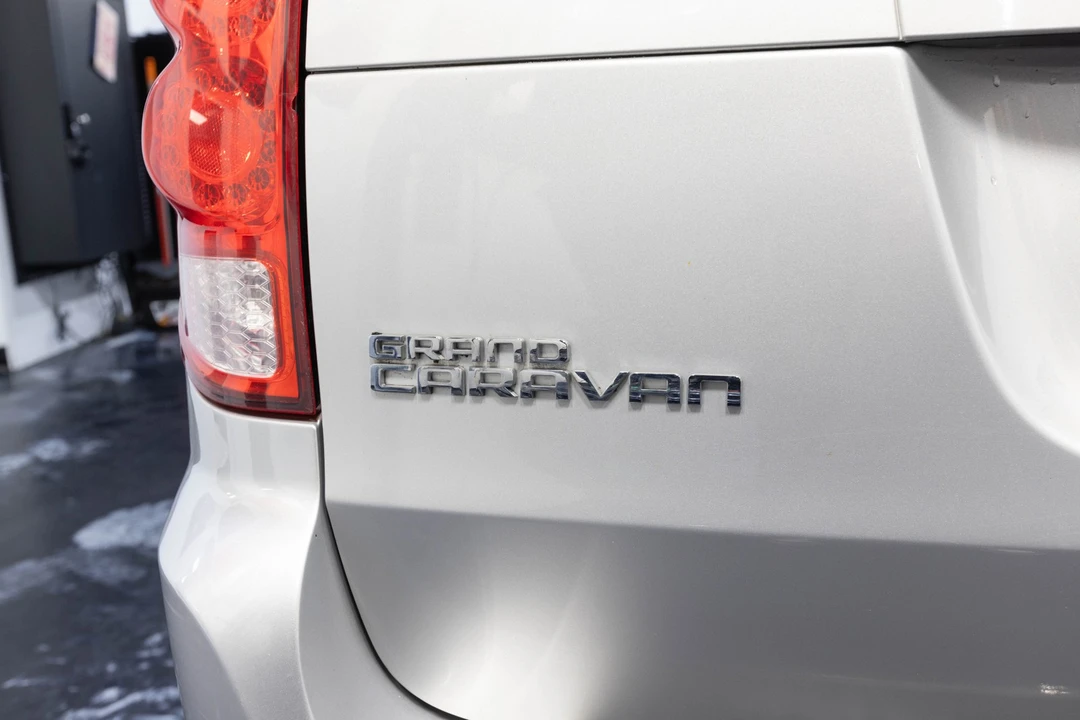 2011 Dodge Caravan - Image 9 of 12