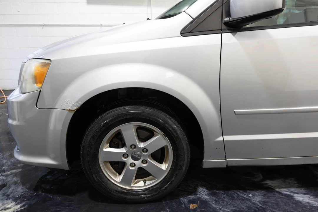 2011 Dodge Caravan - Image 4 of 12