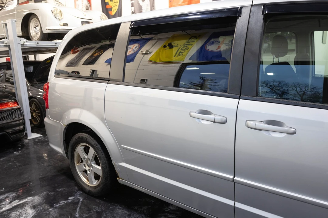 2011 Dodge Caravan - Image 11 of 12