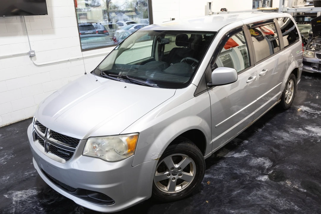 2011 Dodge Caravan - Image 2 of 12