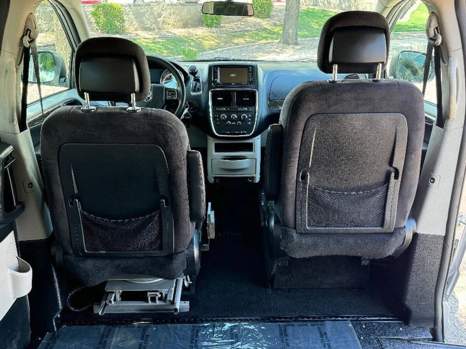 2011 Dodge Caravan - Image 8 of 15