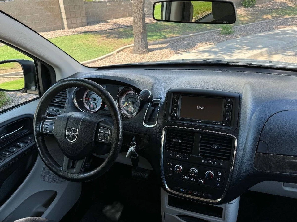 2011 Dodge Caravan - Image 4 of 15