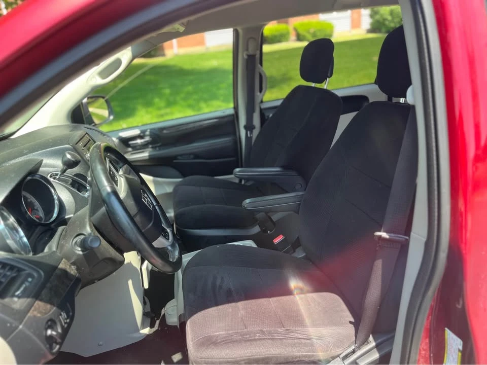 2011 Dodge Caravan - Image 8 of 9