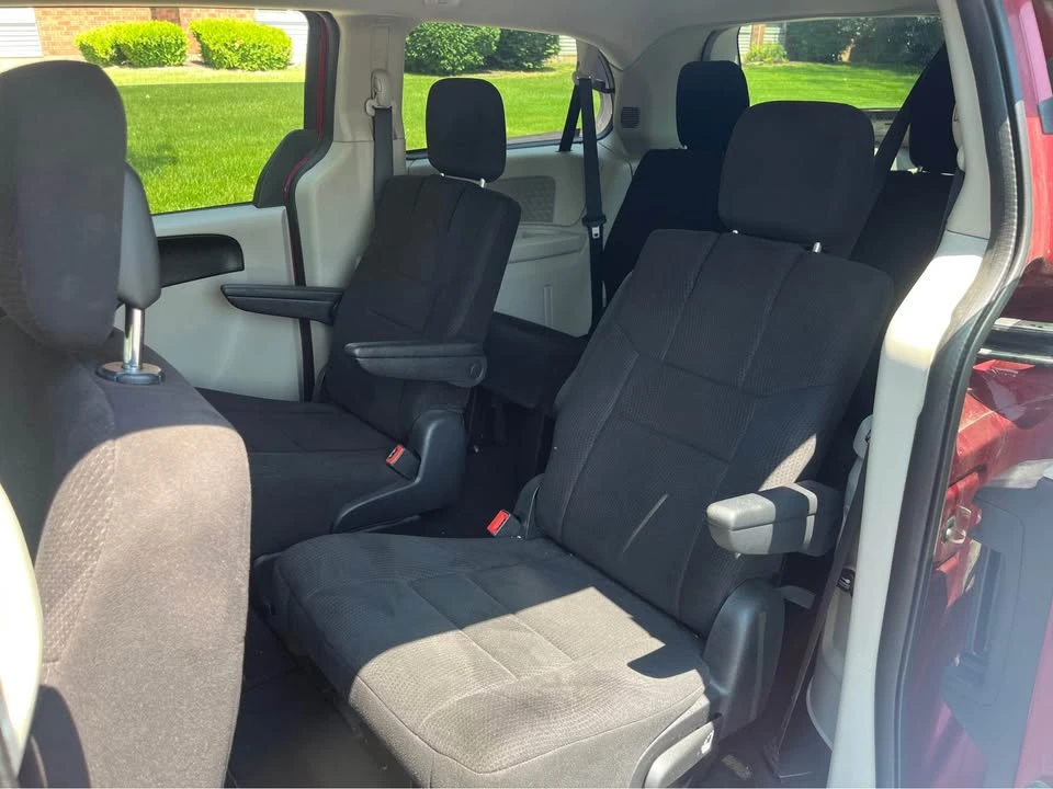 2011 Dodge Caravan - Image 9 of 9