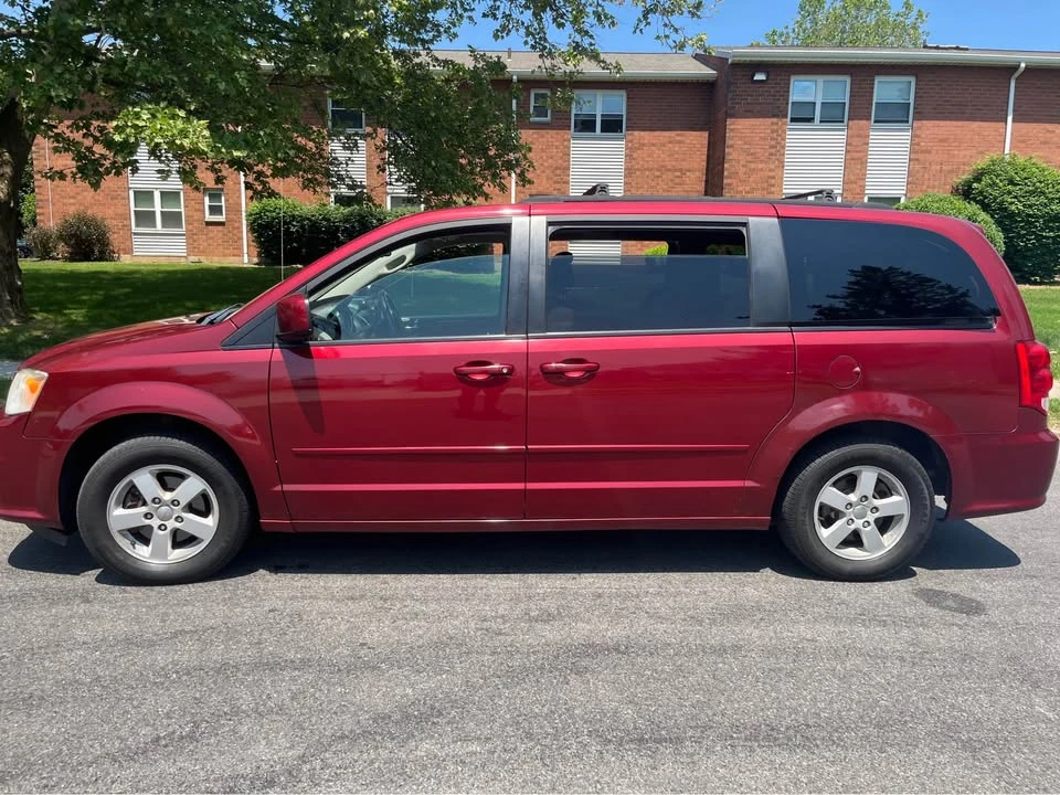 2011 Dodge Caravan - Image 5 of 9
