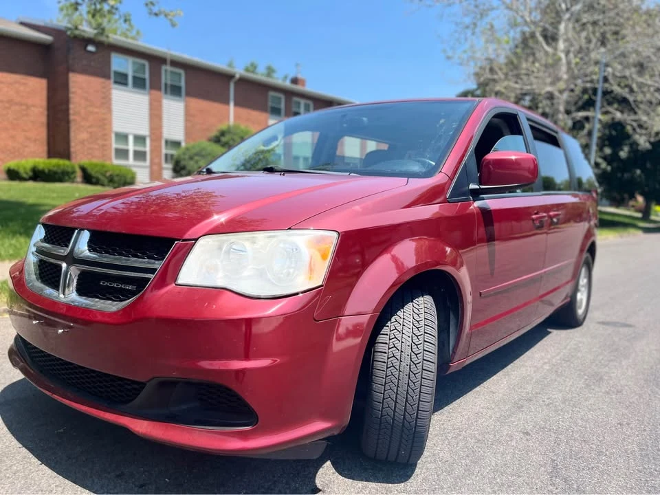2011 Dodge Caravan - Image 6 of 9