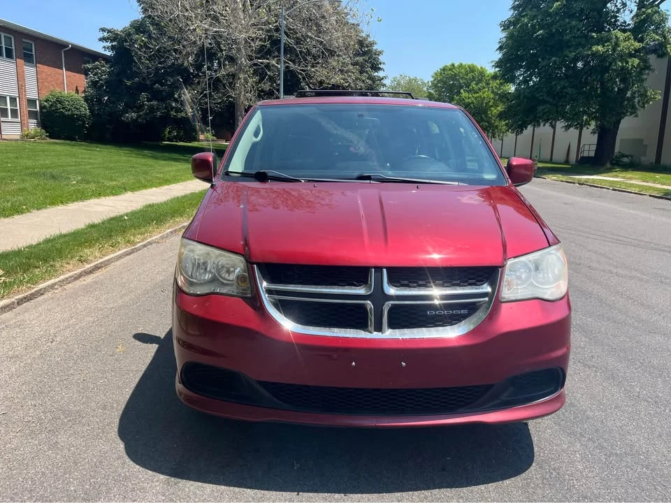 2011 Dodge Caravan - Image 2 of 9