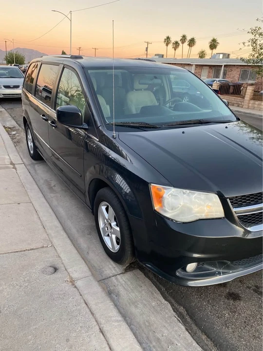 2011 Dodge Caravan - Image 2 of 7