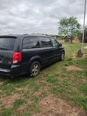 2011 Dodge Caravan - Image 2 of 2