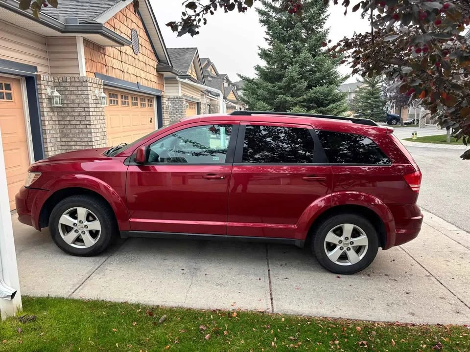 2011 Dodge Journey - Image 2 of 3