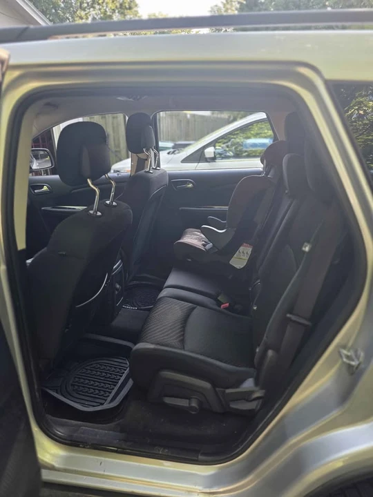 2011 Dodge Journey - Image 15 of 16