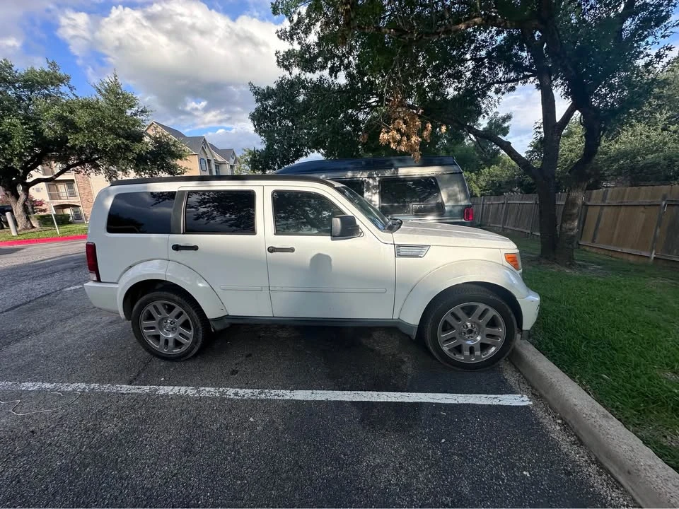 2011 Dodge Nitro - Image 2 of 4