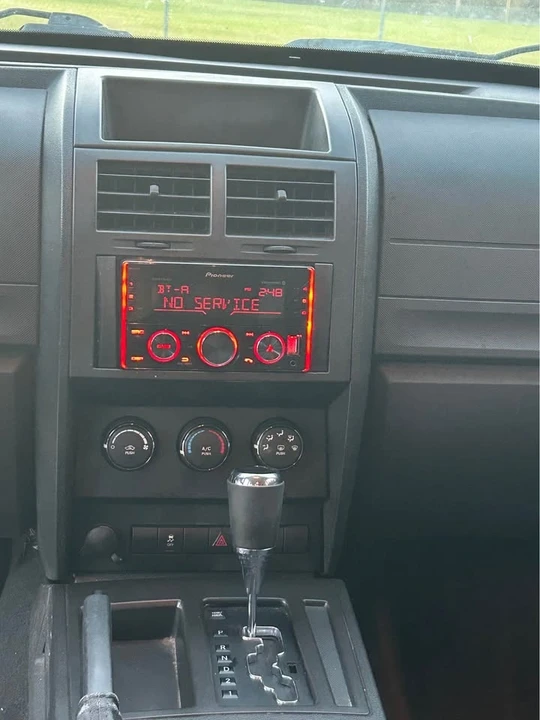 2011 Dodge Nitro - Image 13 of 15
