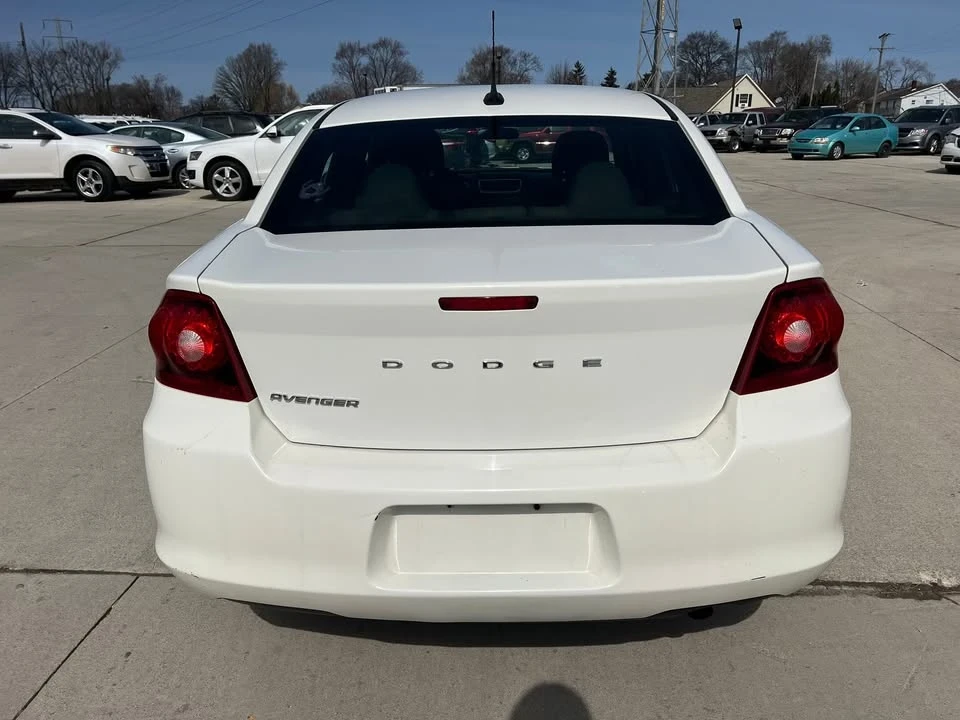 2011 Dodge Avenger Sedan - Image 4 of 9