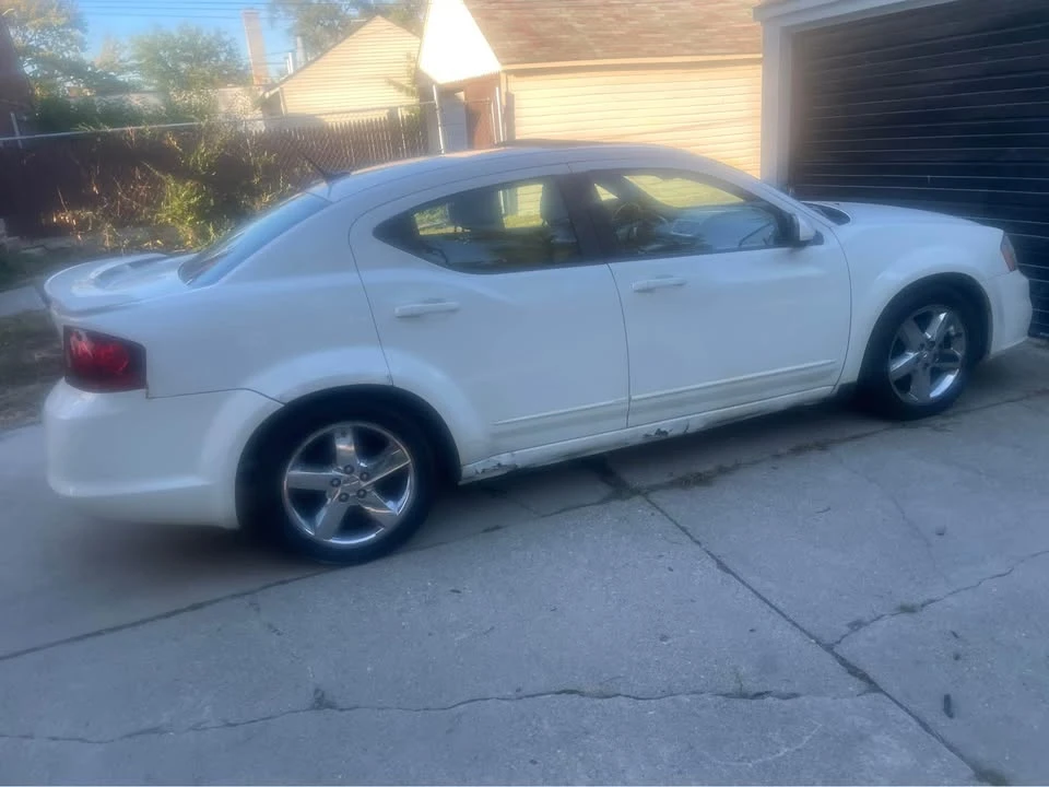 2011 Dodge Avenger Sedan - Image 2 of 3