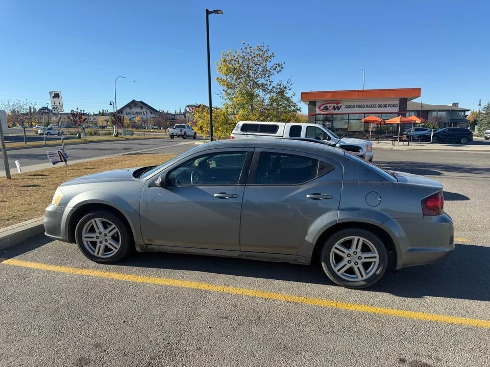 2011 Dodge Avenger Sedan - Image 4 of 5