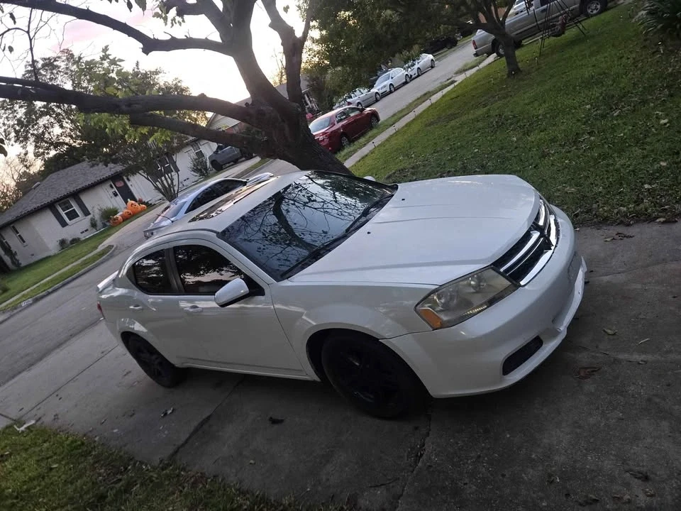 2011 Dodge Avenger Sedan - Image 2 of 3