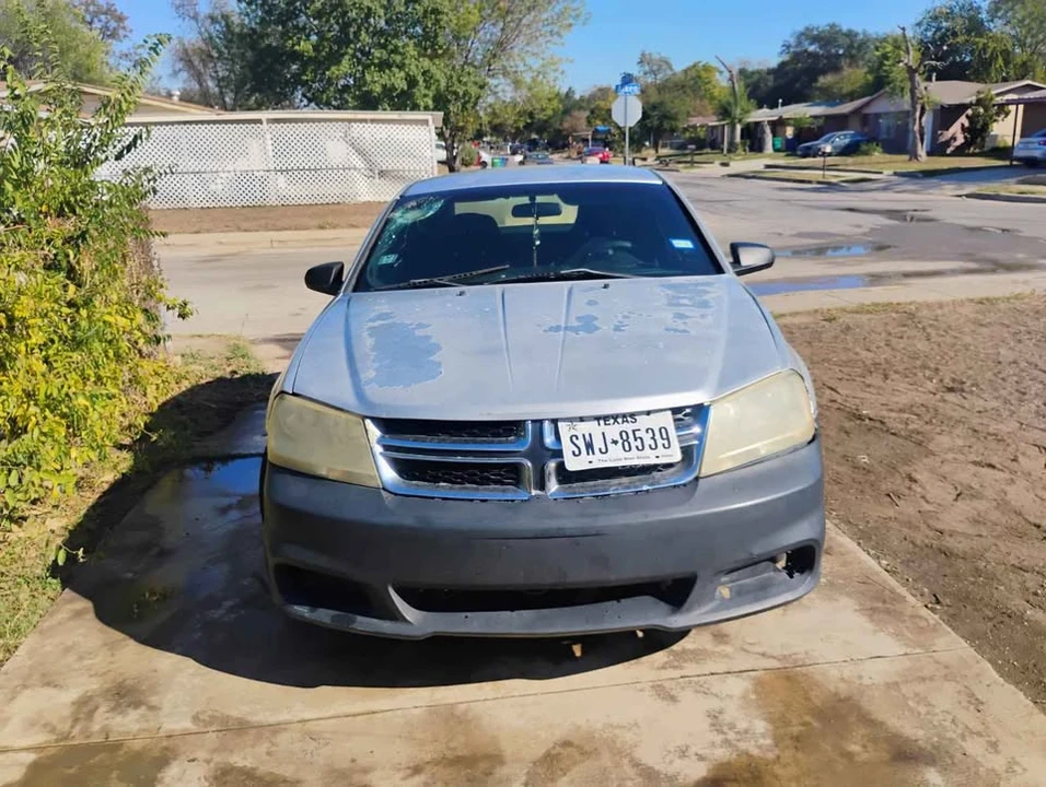 2011 Dodge Avenger Sedan - Image 2 of 3