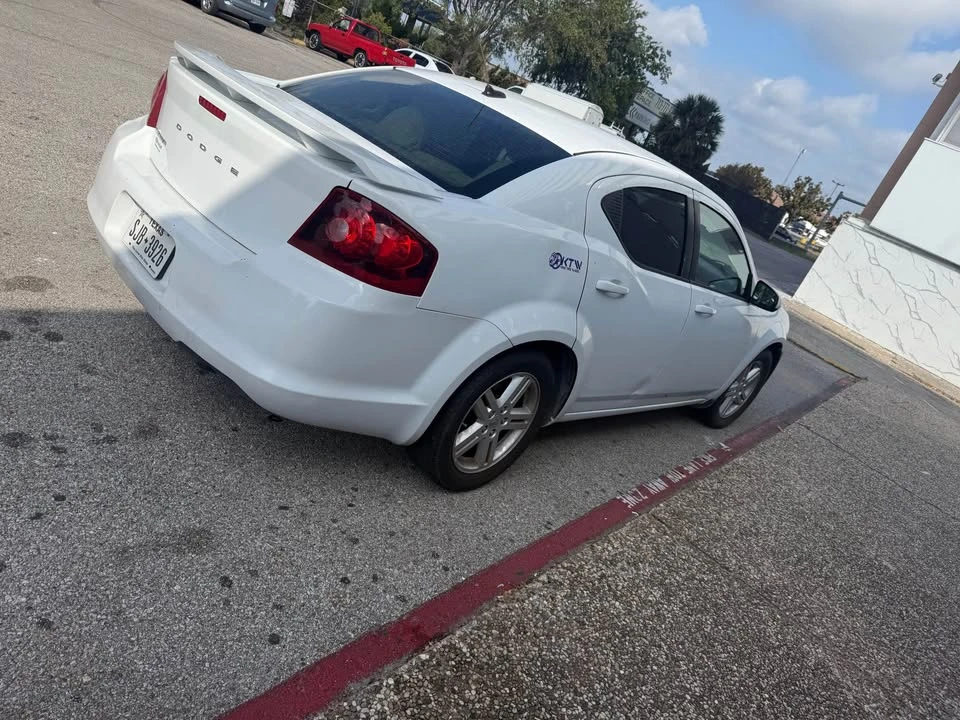 2011 Dodge Avenger Sedan - Image 2 of 6