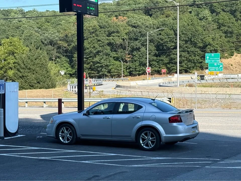 2011 Dodge Avenger Sedan - Image 6 of 10