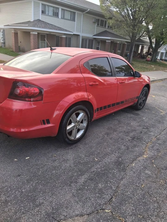 2011 Dodge Avenger Sedan - Image 4 of 11