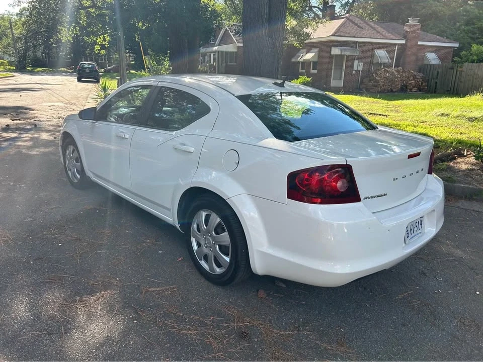 2011 Dodge Avenger Sedan - Image 8 of 10