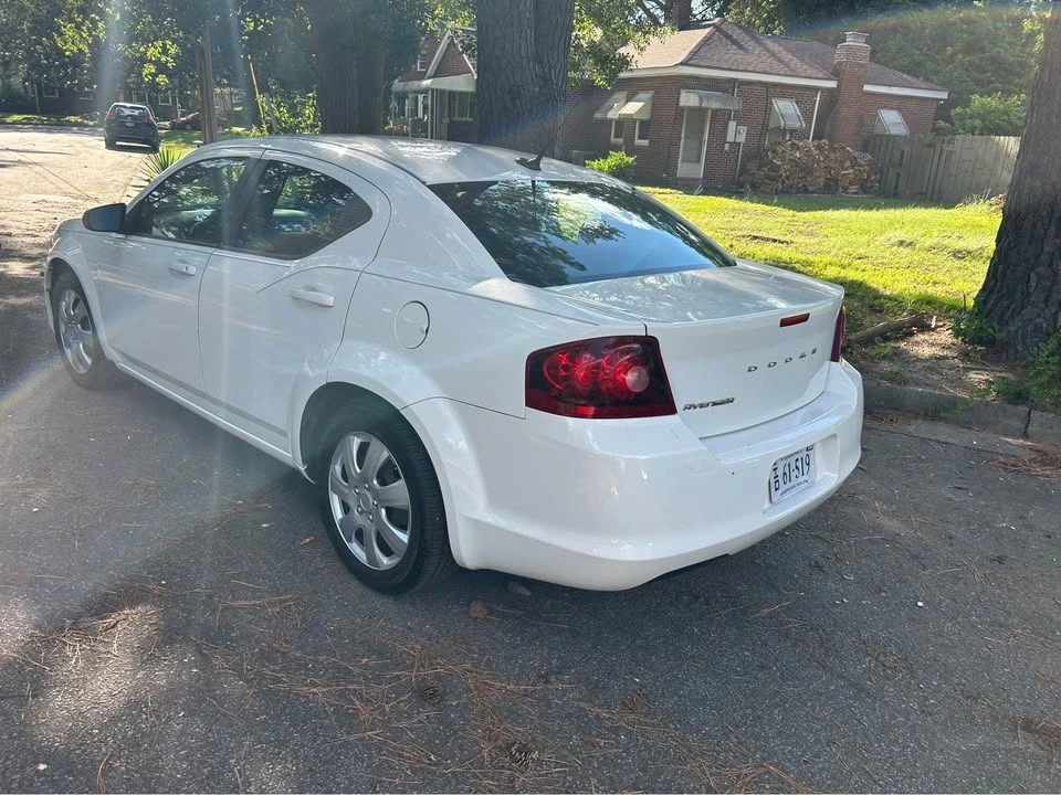 2011 Dodge Avenger Sedan - Image 7 of 10