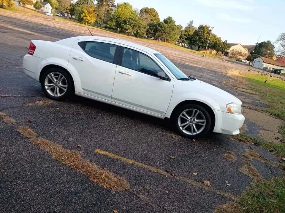 2011 Dodge Avenger Sedan - Image 2 of 16