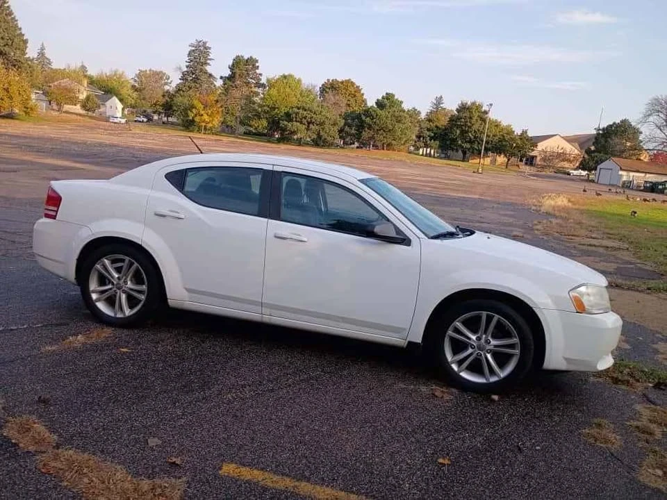 2011 Dodge Avenger Sedan - Image 7 of 16