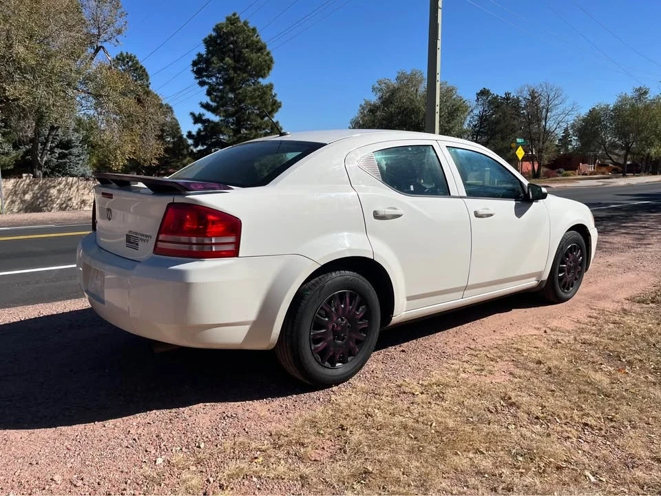 2011 Dodge Avenger Sedan - Image 5 of 11