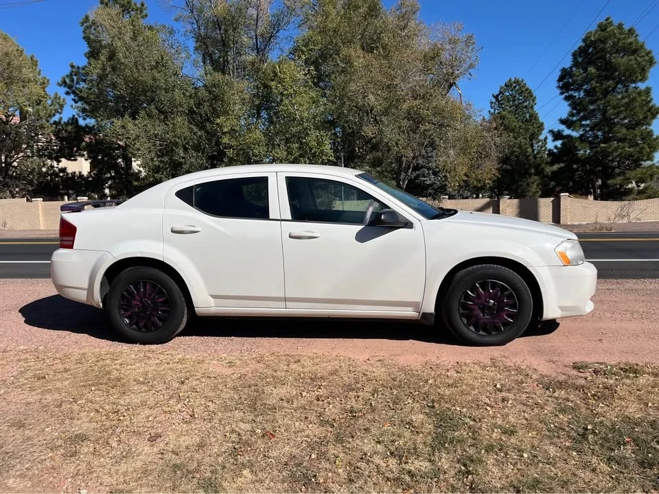 2011 Dodge Avenger Sedan - Image 7 of 11