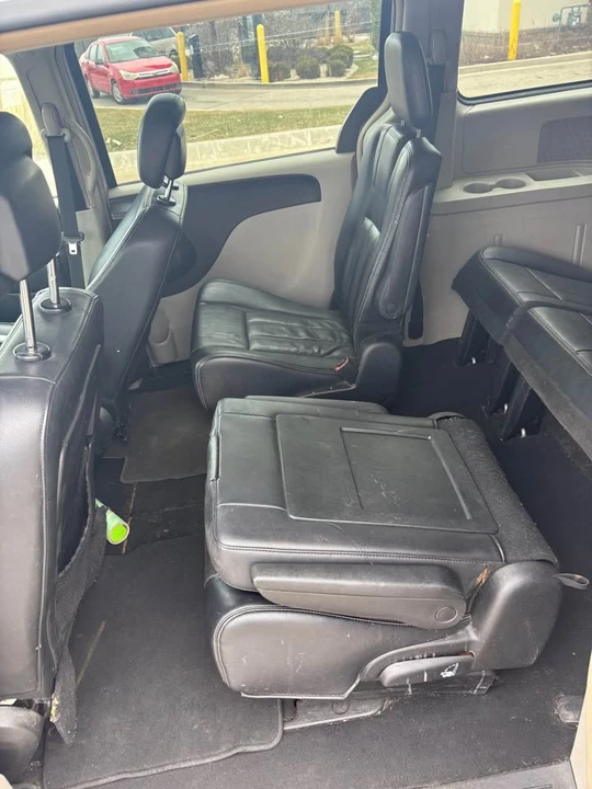 2011 Dodge Caravan - Image 9 of 10