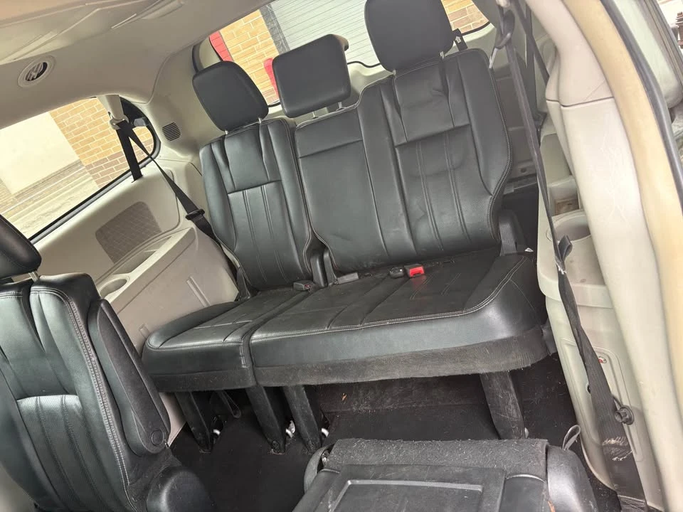 2011 Dodge Caravan - Image 10 of 10