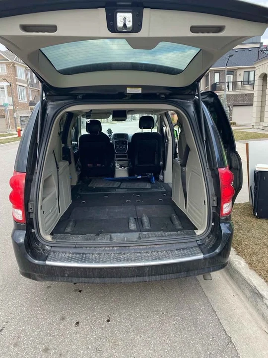 2011 Dodge Caravan - Image 6 of 8