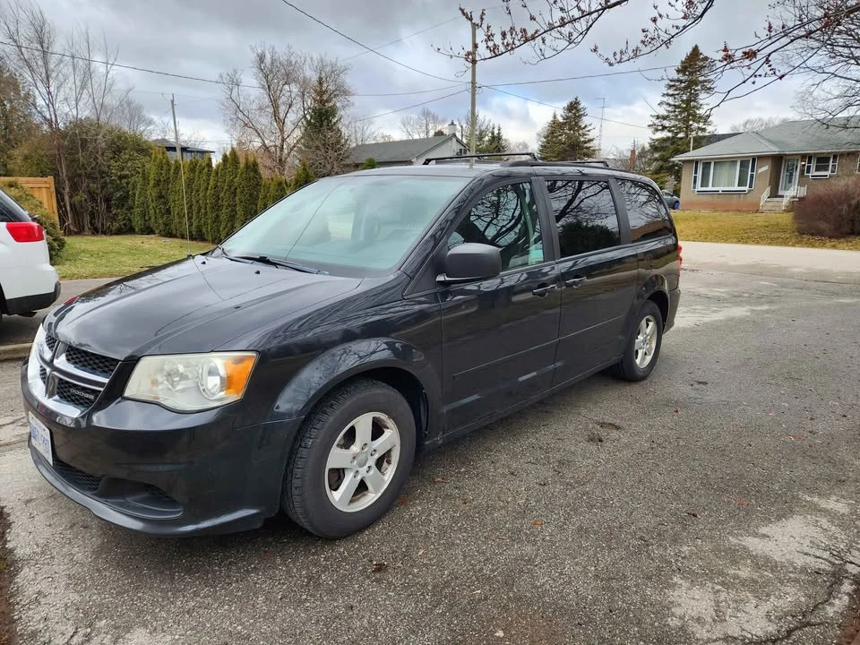 2011 Dodge Caravan - Image 2 of 8