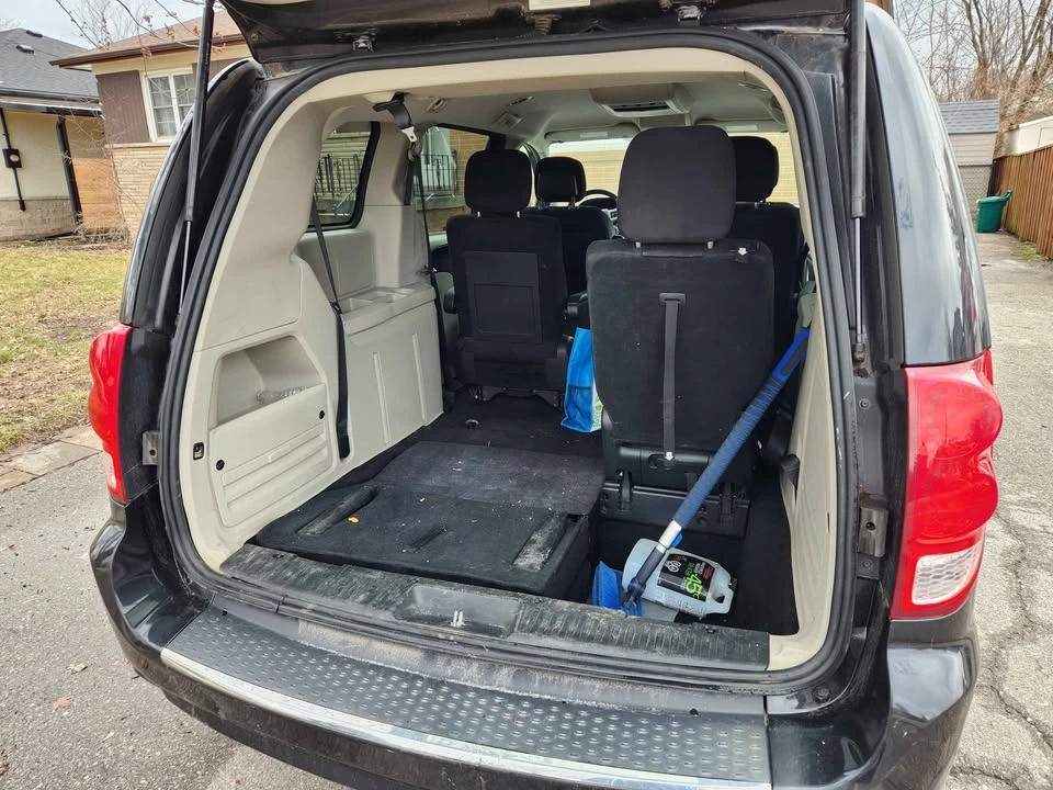 2011 Dodge Caravan - Image 5 of 8