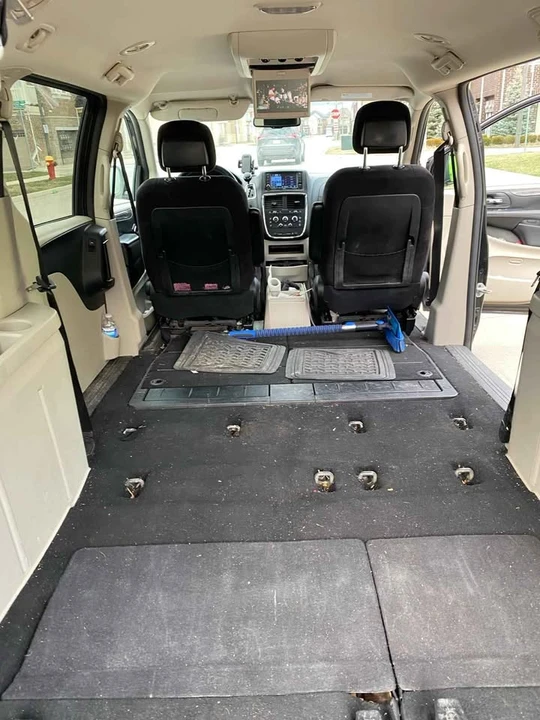 2011 Dodge Caravan - Image 7 of 8