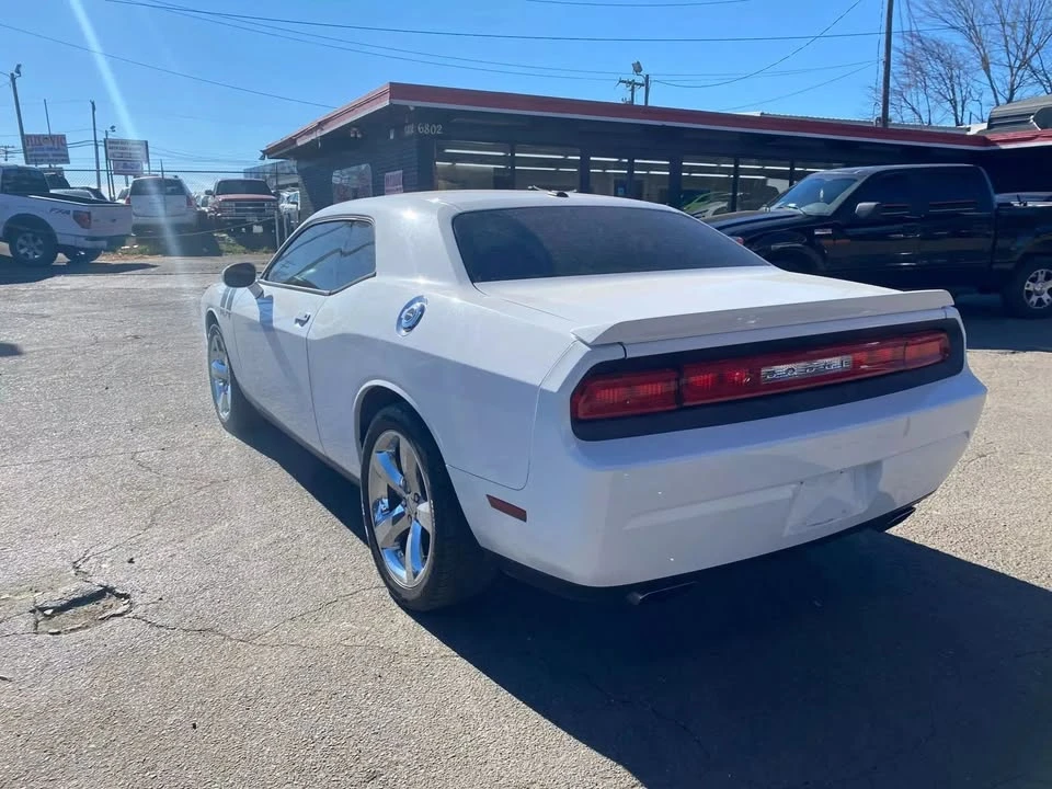 2011 Dodge Challenger 3rd Gen - Image 6 of 13