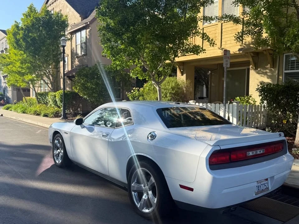2011 Dodge Challenger 3rd Gen - Image 7 of 9