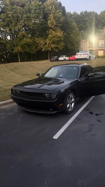 2011 Dodge Challenger 3rd Gen - Image 2 of 4